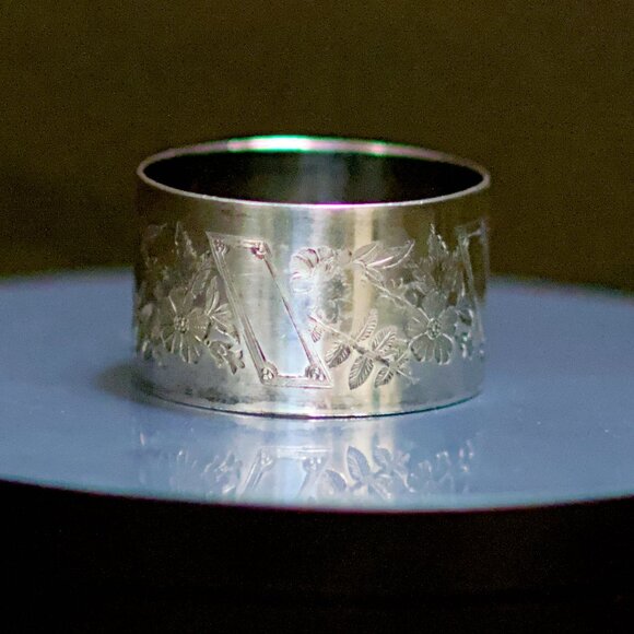 Napkin rings. A pair. Silver. Antiques. 20th c. – Goldin  Antique Sterling Napkin Ring - Silver - No Mono US 1.55\